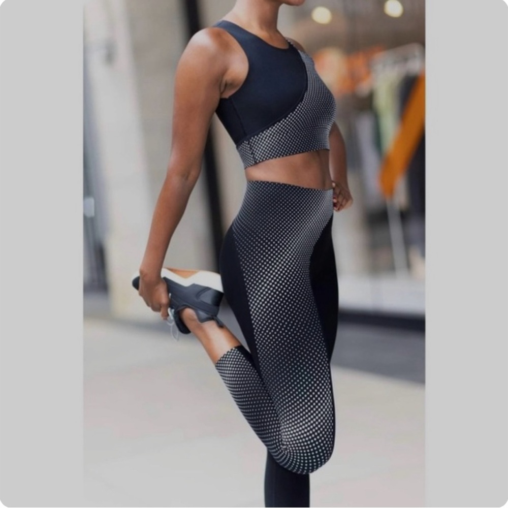 NWT asymmetrical leggings by Spanx - very black / silver - 1X
